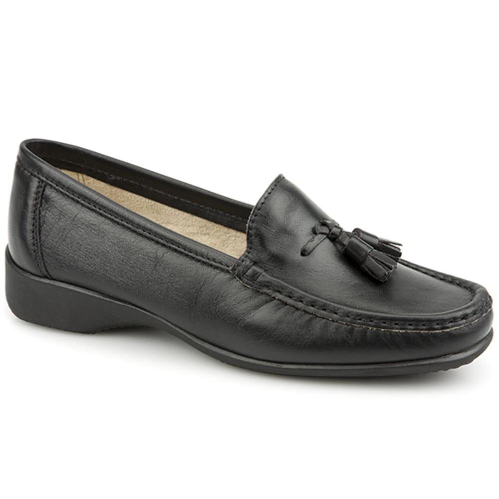 Black leather hot sale tassel loafers womens