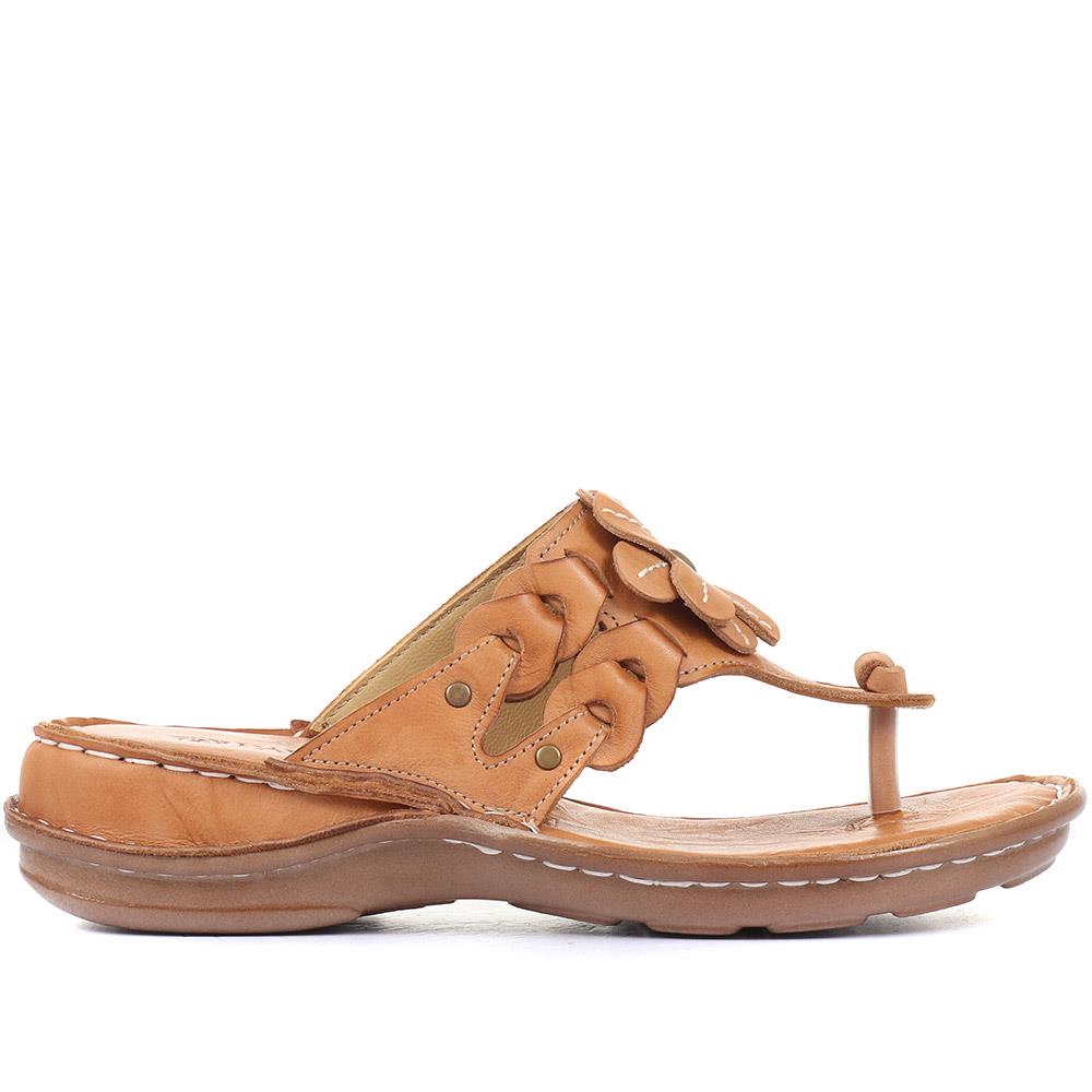 Leather Floral Toe-Post Sandals - CAY33001 / 319 988 image 1