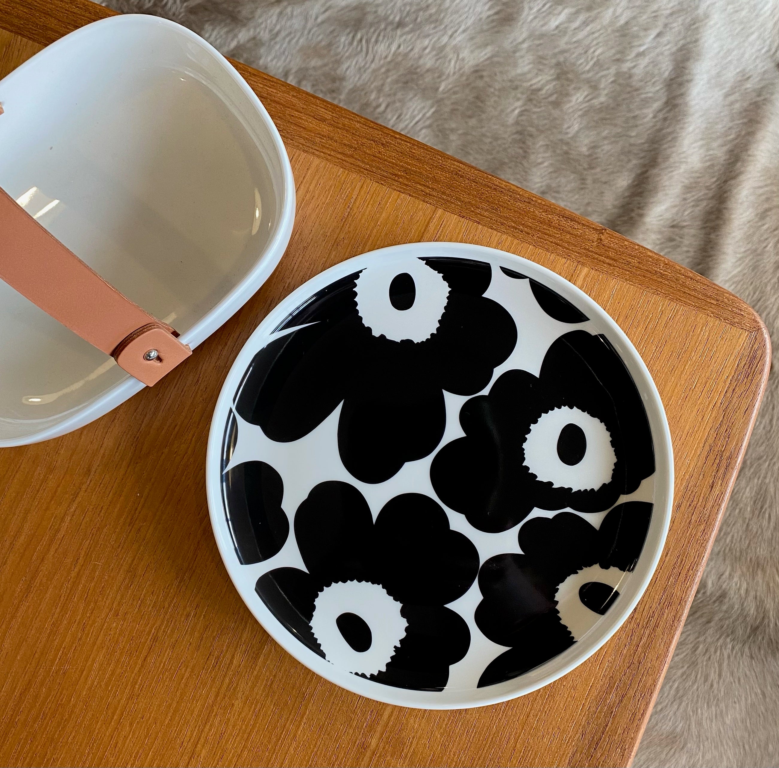 Marimekko Plate - Unikko () – Grandfather's Axe