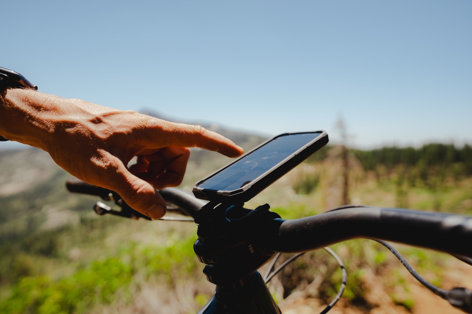 5 avantages d'emporter son téléphone à vélo - Rokform