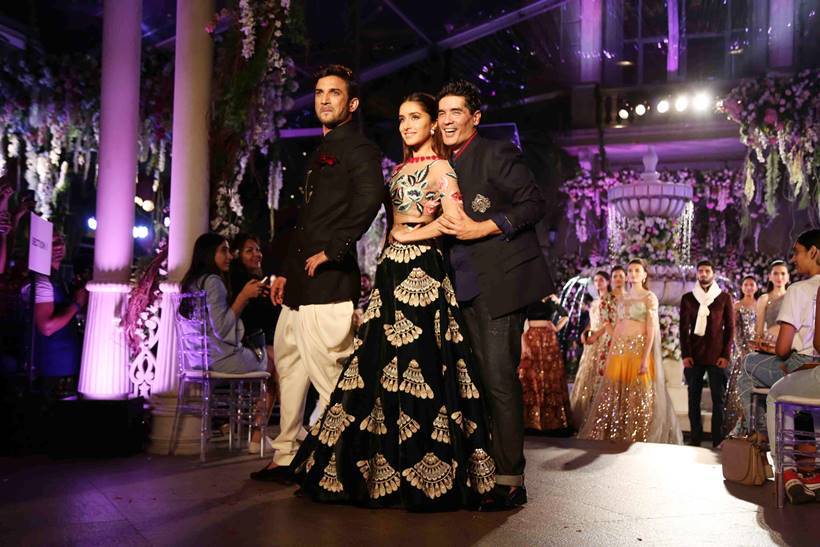 Lakme-Fashion-Week-Shraddha Kapoor-Sushant-Singh-Rajput-with-Manish-Malhotra