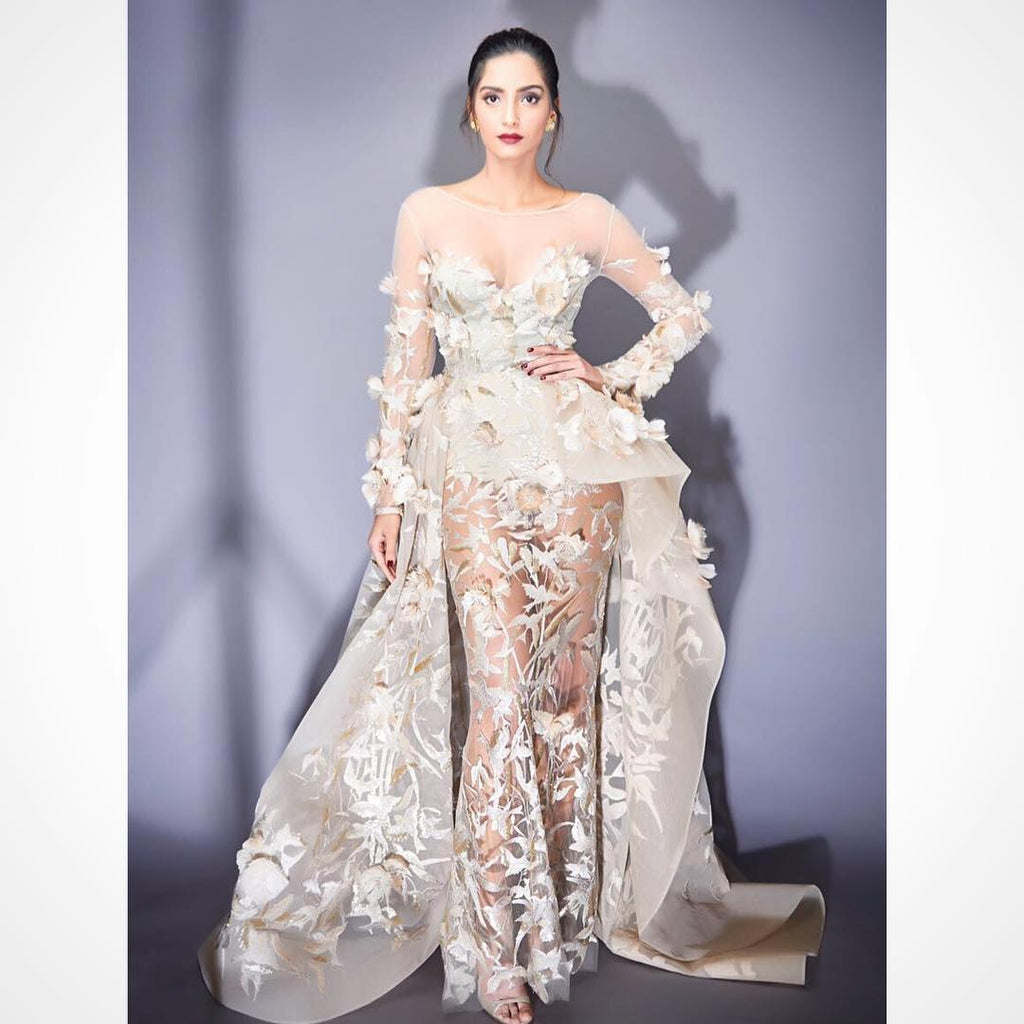 Sonam Kapoor Just Looking Angelic in a Elle Saab Gown at Jio Filmfare ...