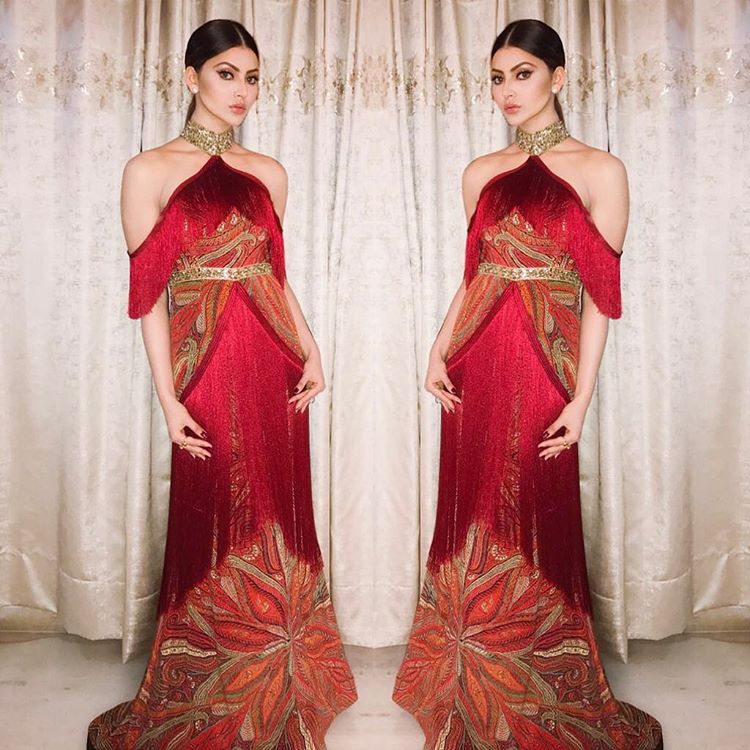 Urvashi-rautela-in-designer-long-red-gown-western-wear