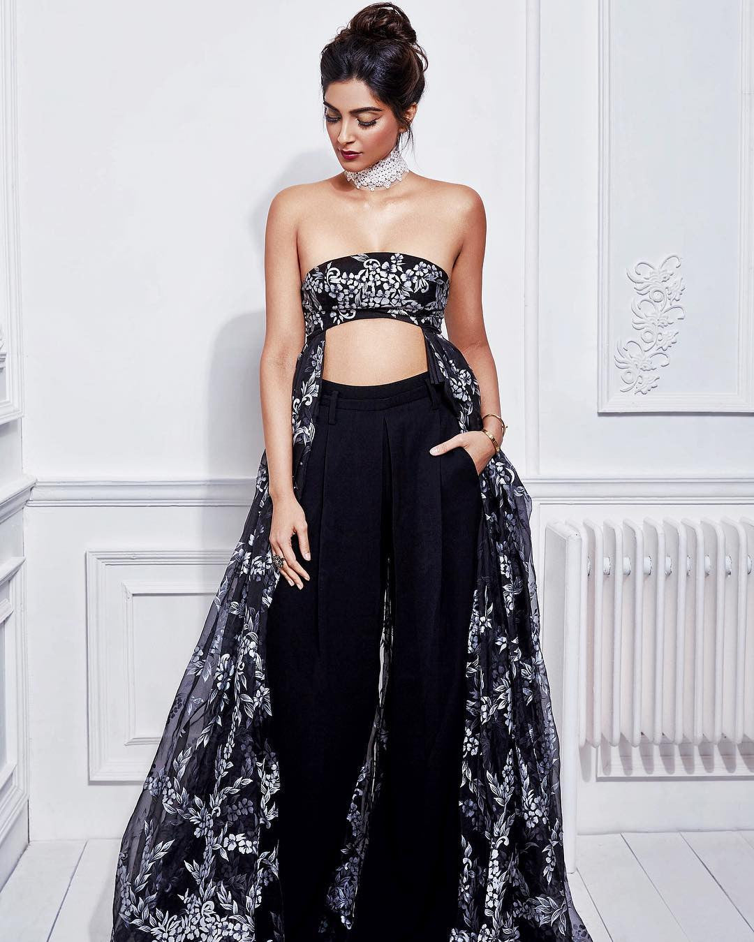 Sonam Kapoor looked hot in designer dress from Shehla Khan's Collection at recent photoshoot 