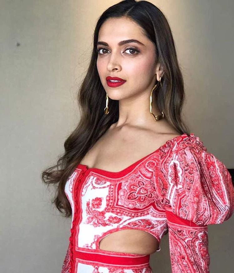 Deepika Padukone In Red & White Printed Midi Dress From Alexander Mcqueen’s Spring 2017 Collection 