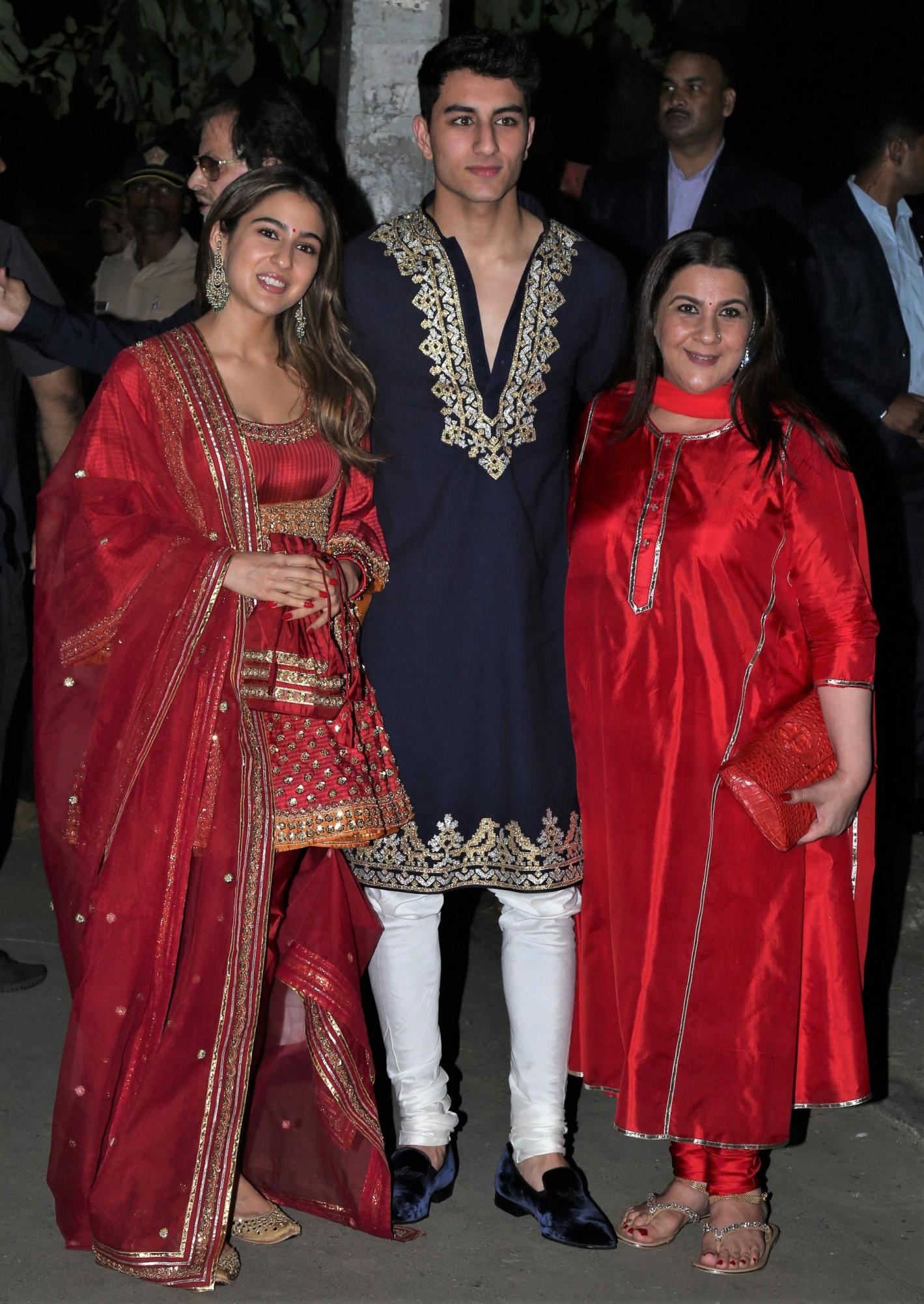 sara-ali-khan-with-brother- ibrahim-ali-khan-and-mother-amrita-singh