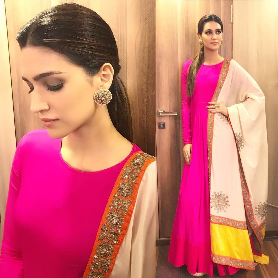 Kriti Sanon in Silver Earrings With Kundan Stone – Sangeeta Boochra