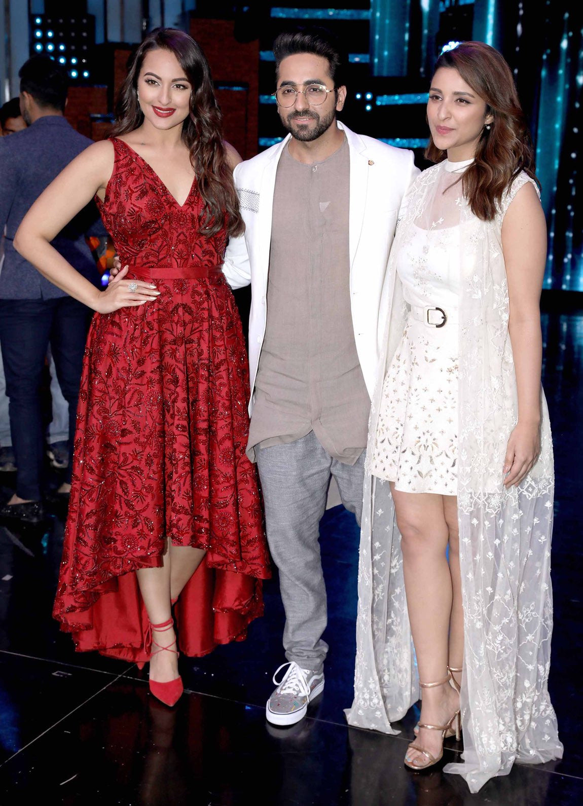 Parineeti Chopra, Sonakshi Sinha & Aayushmaan khurana at Nach Baliye Set