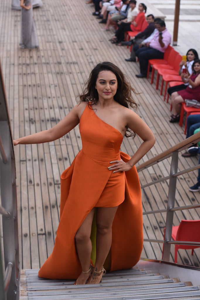 Sonakshi Sinha Looking Gorgeous in A Orange Monisha Jaising’s Gown, At The Lakme Fashion Week 2017
