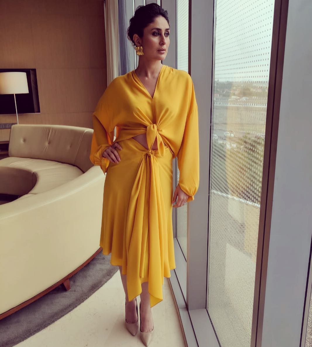 Kareena-Kapoor-Khan-in-Tome's-Designer-Yellow-Dress