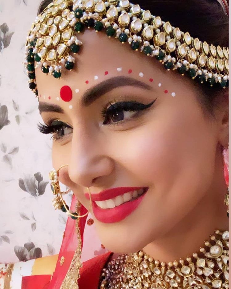 Hina Khan aka Komolika's Bengali bride look from Kasautii Zindagii Kay 2 is Extreamly Beauitful