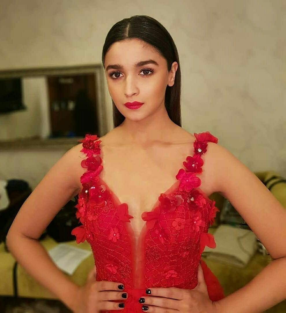 Lux Golden Rose Awards 2017: Alia Bhatt in Her Classy Bold Hot Red Look