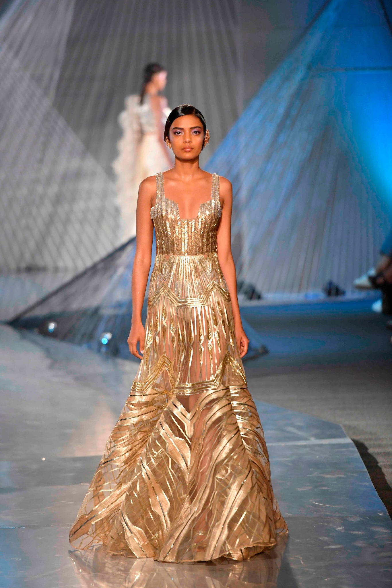 Amit-Aggarwal's-couture-collection-Crystalis-makes-its-debut-at-India-Couture-Week-2018