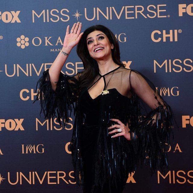 Sushmita Sen Looked Angelic in a Black Gown at The Miss Universe 2016