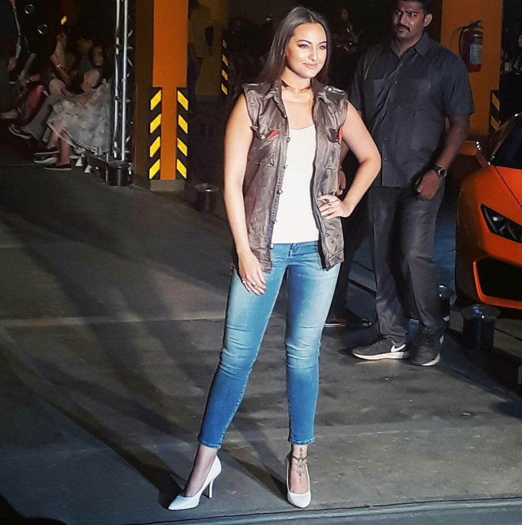 Sonakshi Sharma Ki Nangi Tasveer - Sonakshi Sinha Looking So Gorgeous in Lakme Fashion Week Summer/Resort â€“  Lady India