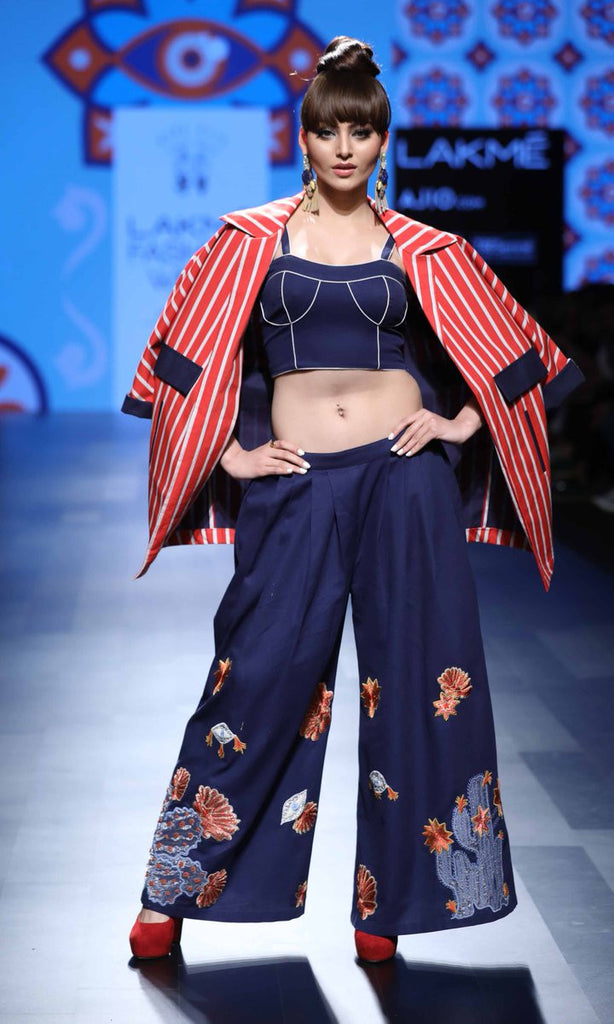 Urvashi Rautela flaunts toned midriff in sexy bralette at Lakme Fashion Week 2017 in designer Sonal Verma's Dress