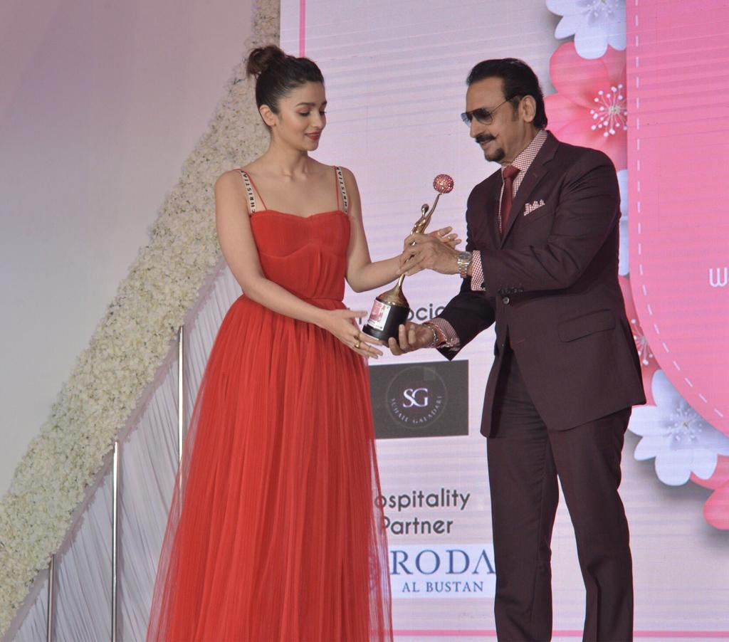 Aliaa Bhatt Looked Hot in Red Maxi Dress at an Award