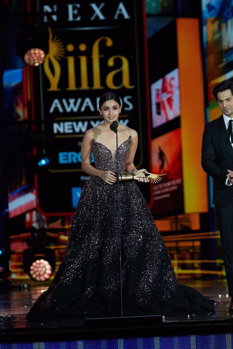 Alia Bhatt Looked Outstanding On The IIFA 2017 Red Carpet