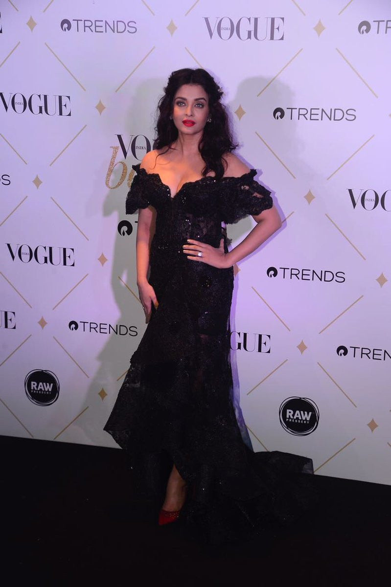Aishwarya Rai Bachchan Looked Like A Black Magic Women at Vogue Beauty Awards 2017
