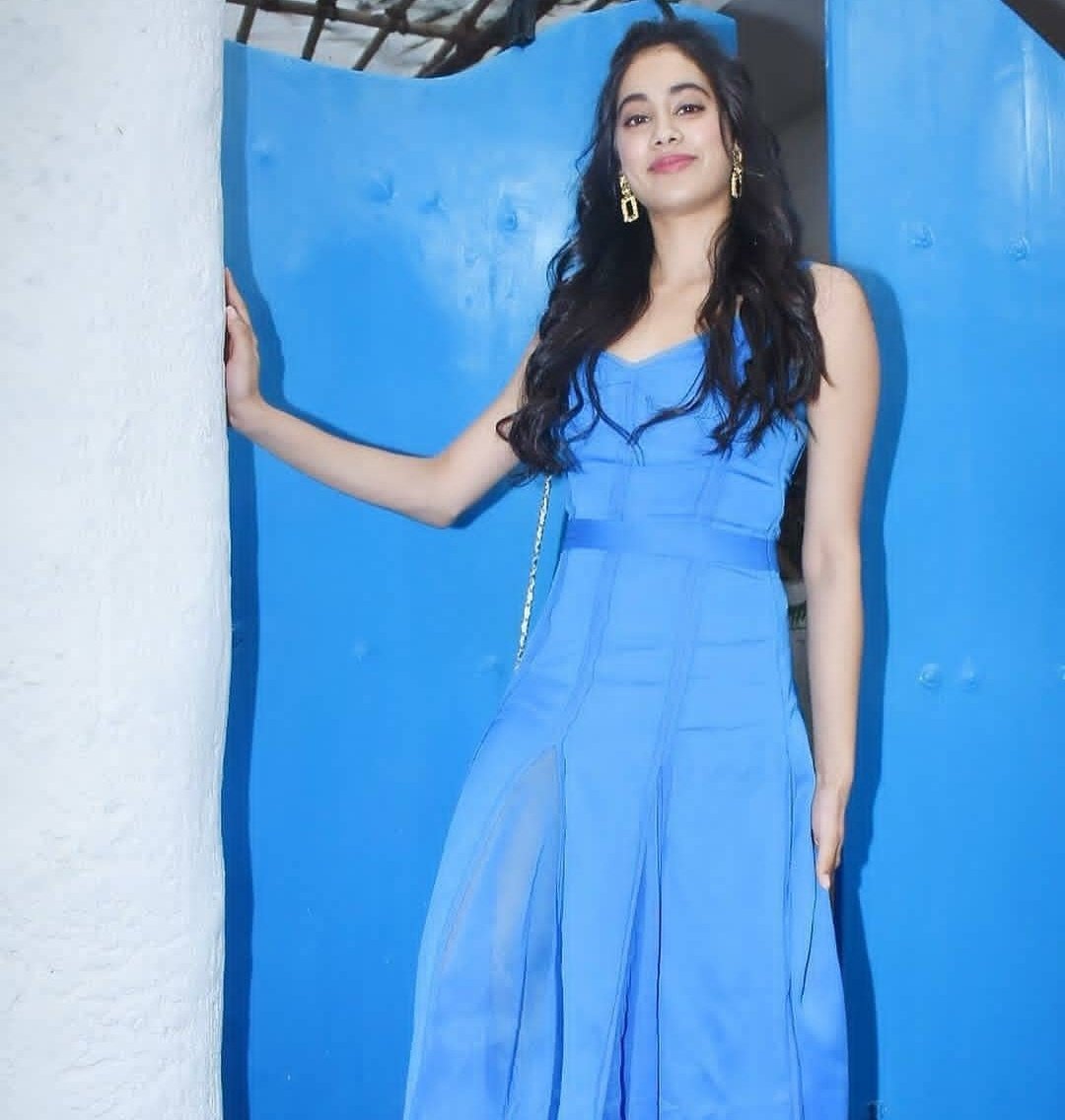  Janhvi Kapoor in Prabal Gurung's Blue Dress