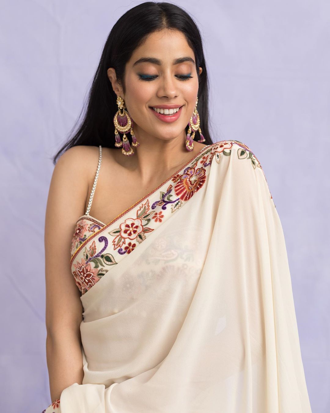 Janhvi-Kapoor-in-cream-colored-floral-embroidered-saree