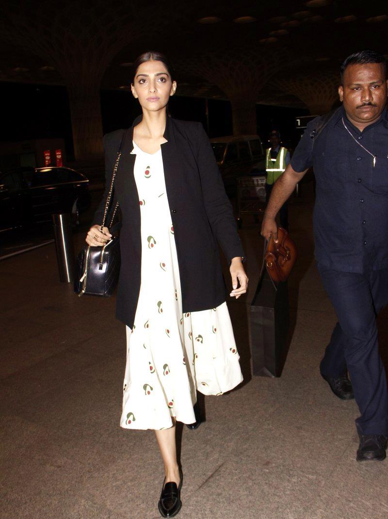 Sonam Kapoor Adds The Perfect Concluding Look For Airport Style File