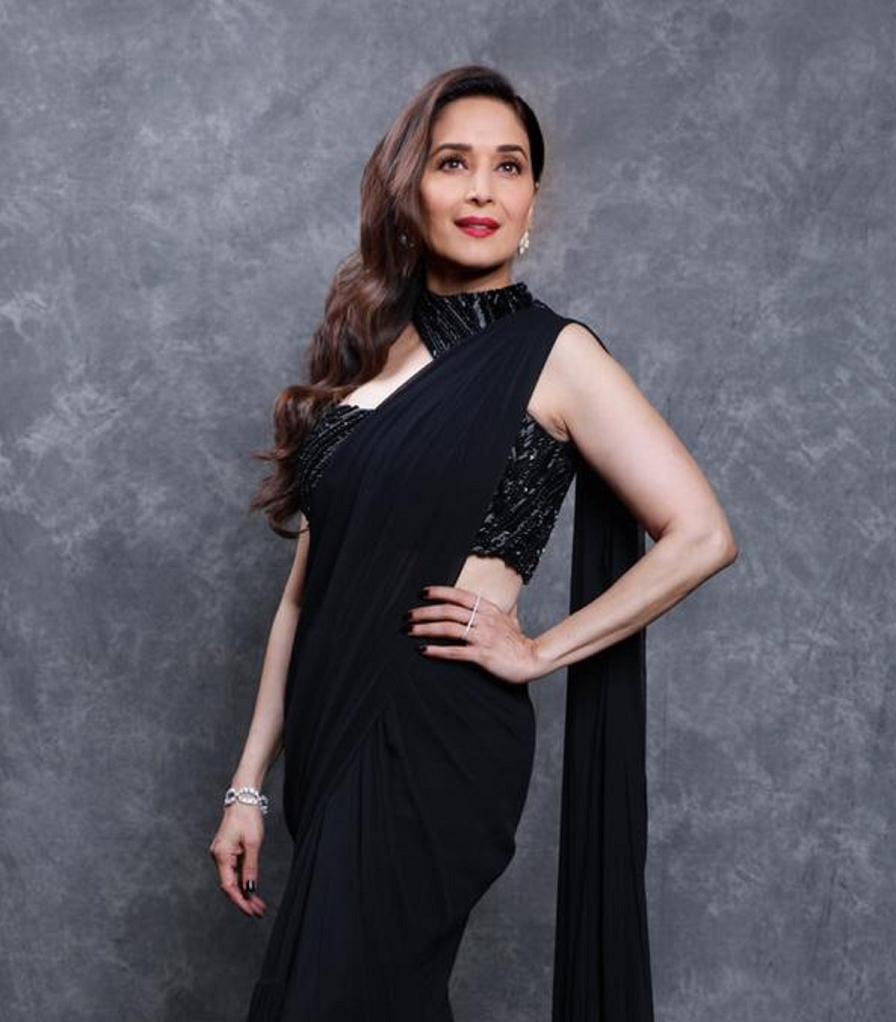 madhuri-dixit-in-black-saree