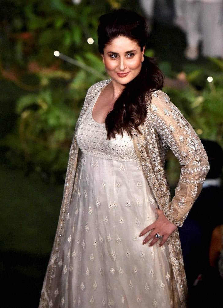 Kareena Kapoor Khan Walked The Ramp For Designer Anita Dongre at The Grand Finale of Lakme Fashion Weak 2017!