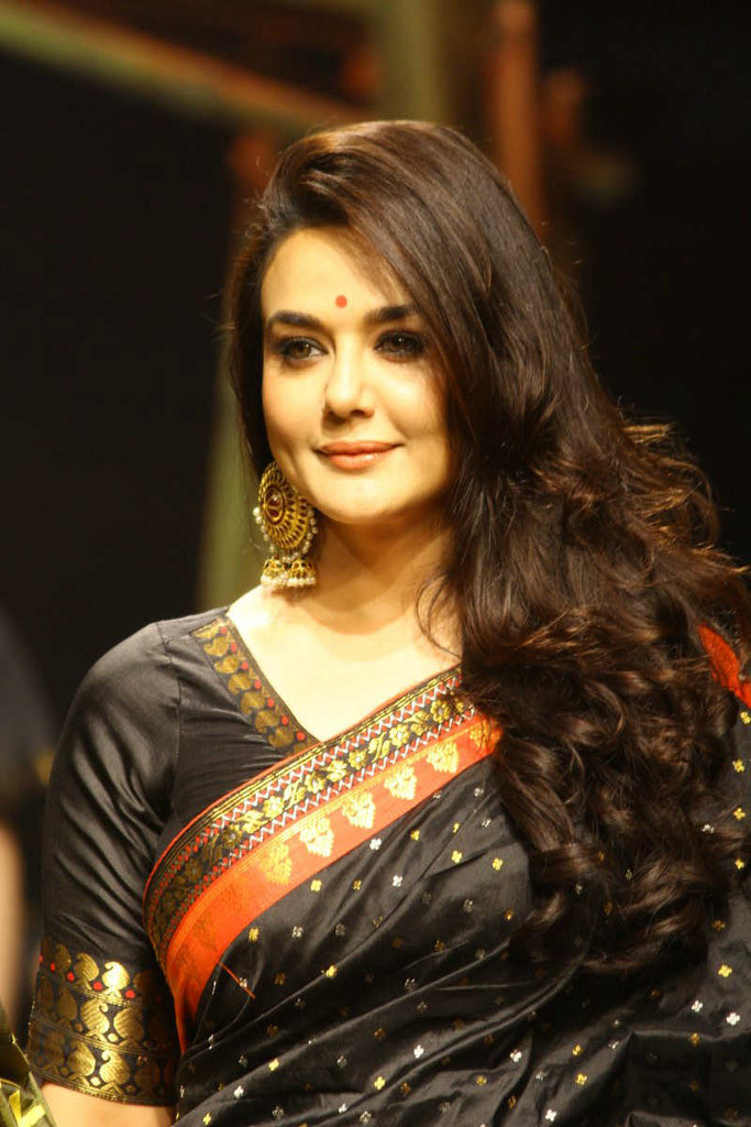 Preity Zinta Real Open Sexy Videos - Preity Zinta Looks Real Desi Diva in Silk Sari from Sanjukta Dutta at â€“  Lady India