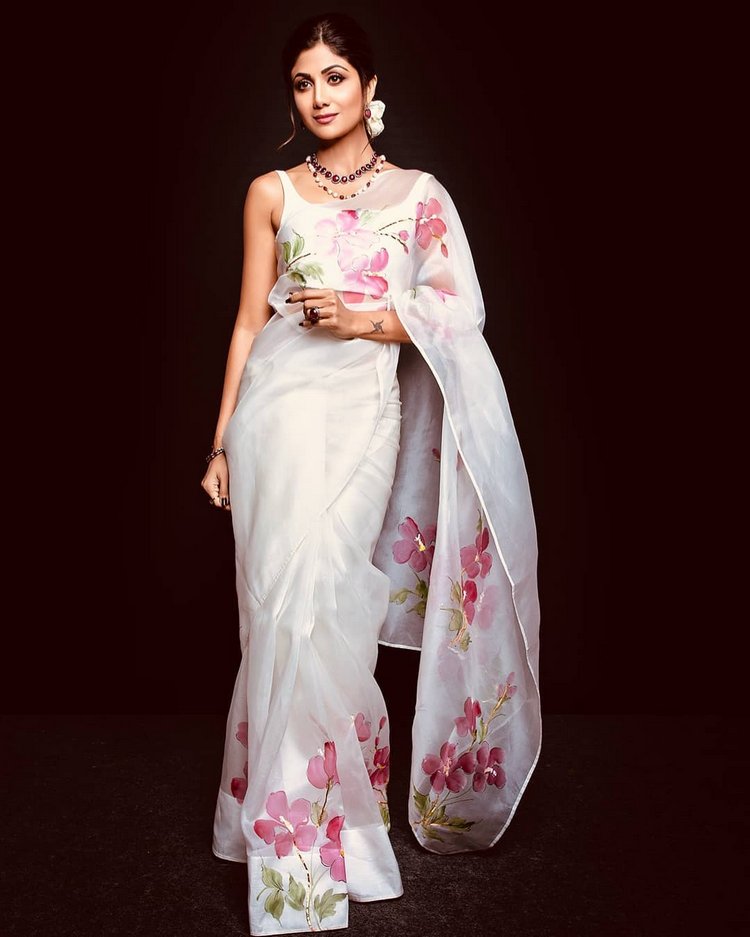 Shilpa Shetty Xxx Bf Video - Shilpa Shetty is Giving us Vintage Vibes in This Floral Print Saree â€“ Lady  India