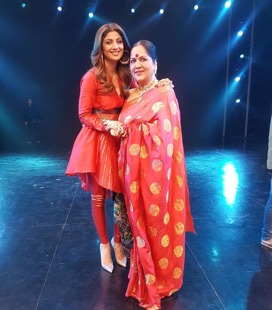 Shilpa Shetty Looked Stunning In Designer Ethnic Dress By Amit Aggarwal