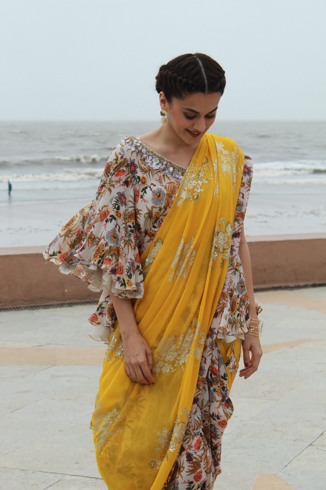 Taapsee-Pannu-in-dhoti-saree