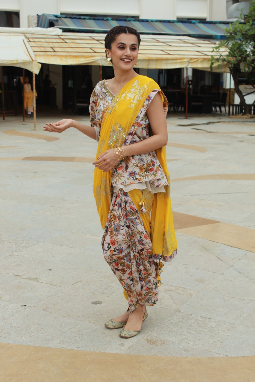 Taapsee-Pannu-in-dhoti-saree