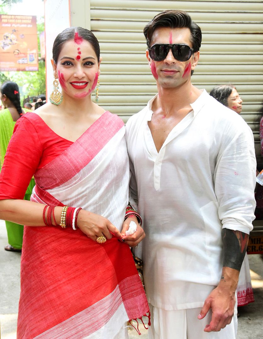 835px x 1078px - Bipasha Basu in Red And White Saree | Red and White Sari | Red and White  Sarees | Silk Sarees | Ladyindia â€“ Lady India