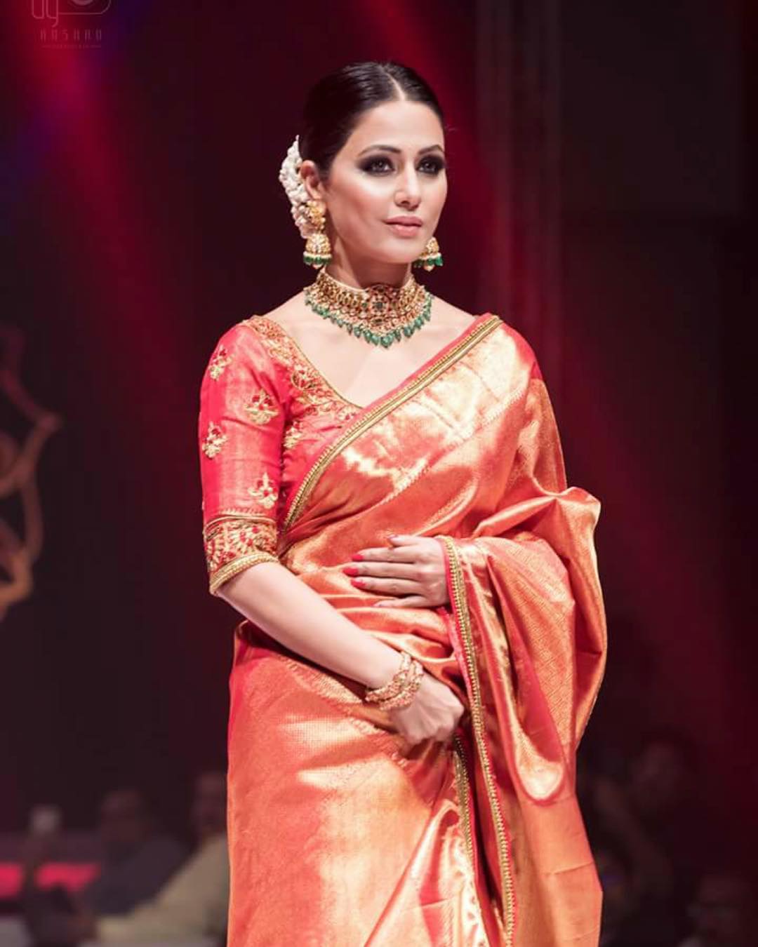 Hina Khan Looked Drop Dead Gorgeous In Red Kanjeevaram Saree Lady India 