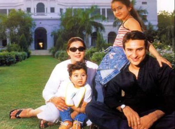 sara-ali-khan-with-her-parents