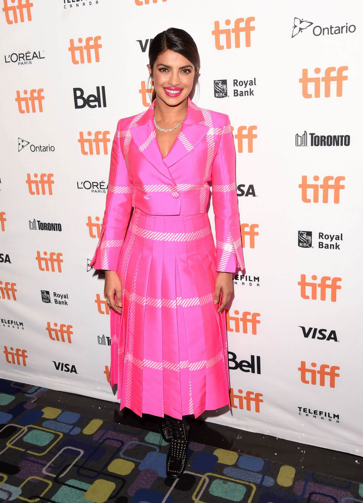 Priyanka Chopra Once Again Impressed Everyone With Her Outstanding Pretty Pink Look