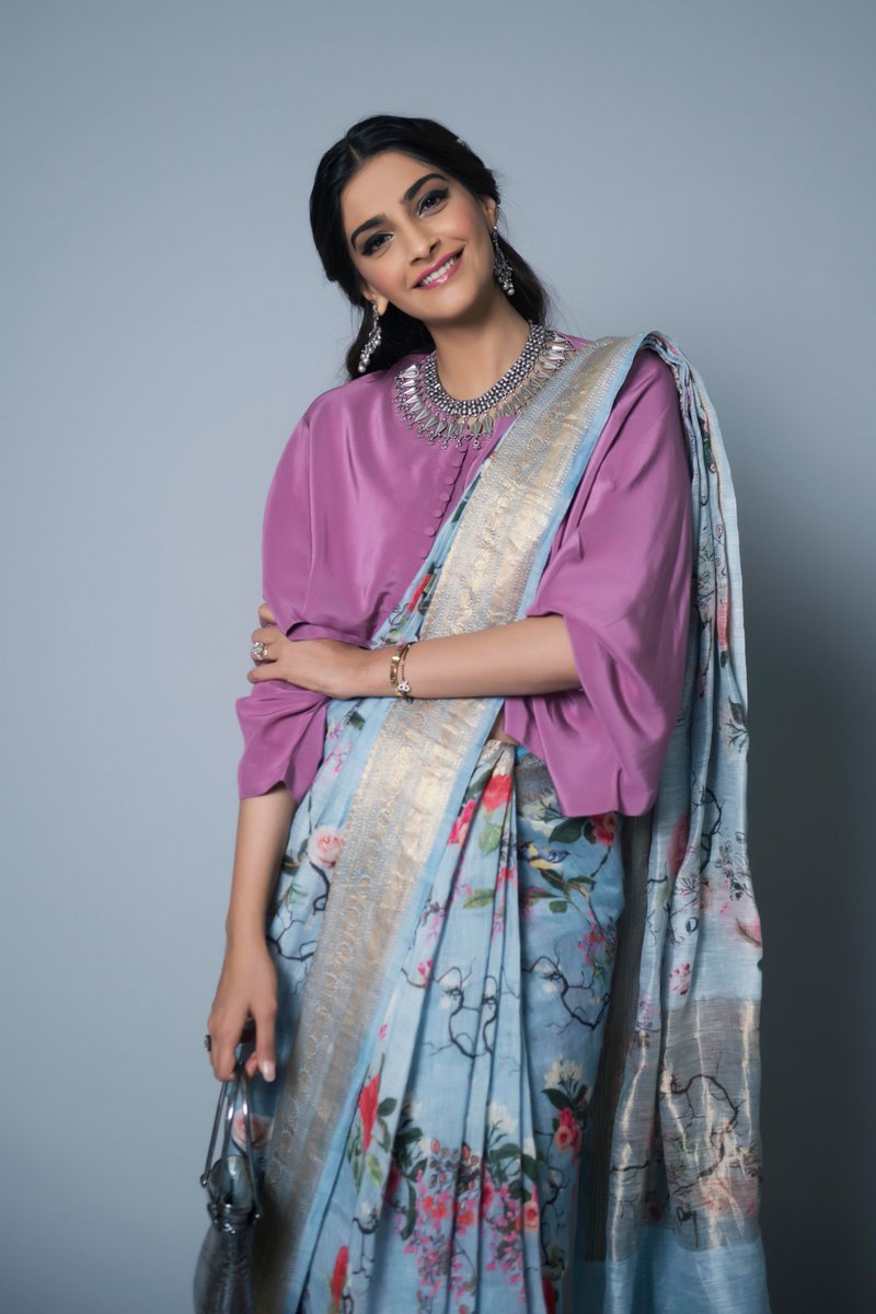 Sonam-Kapoor-in-Floral-Printed-Saree