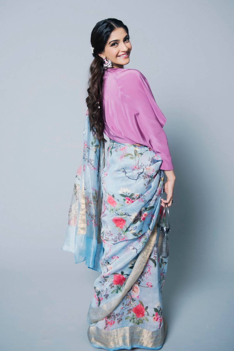 Sonam-Kapoor-in-Floral-Printed-Saree