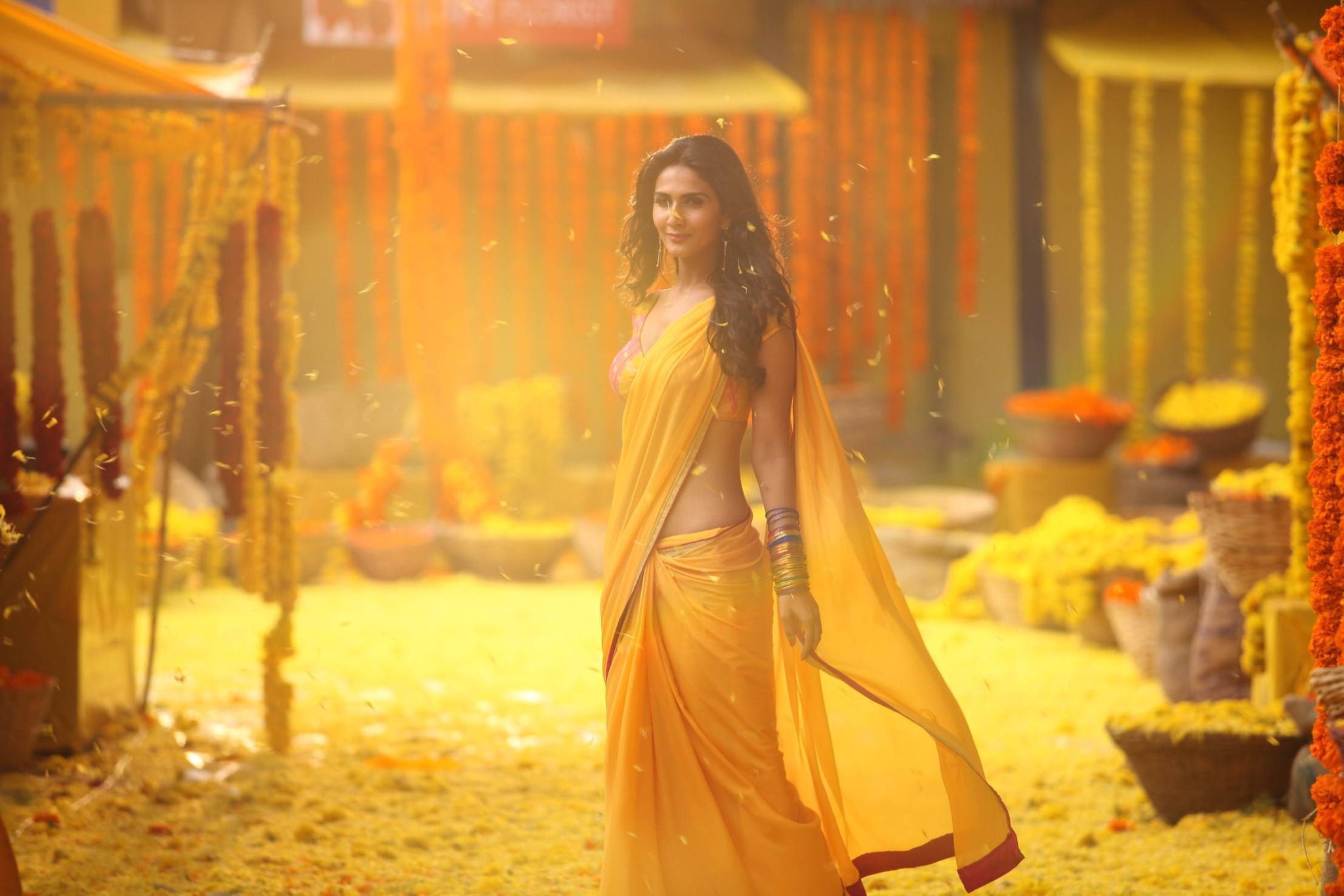 vaani-kapoor-in-yellow-saree