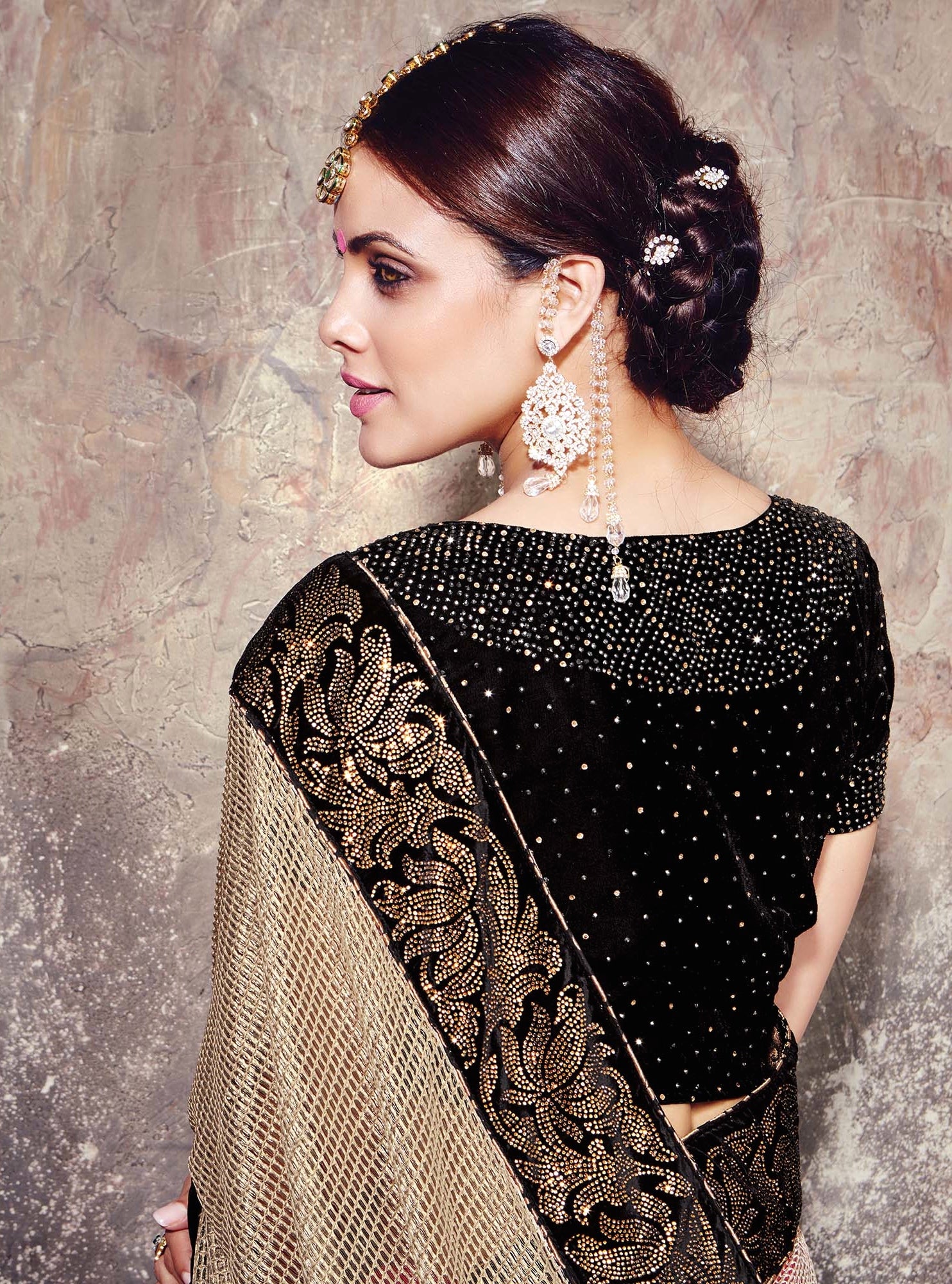 velvet-saree-blouse-back-design