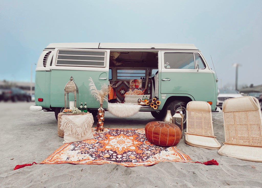 vw bus-beach style-picnic rug- picnic basket- picnic style- vandevort-pinterest 