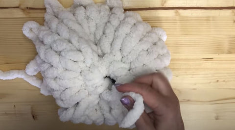 How to Hand Knit a Pillow »