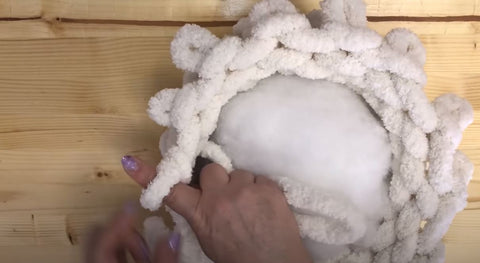 How to Hand Knit a Pillow »