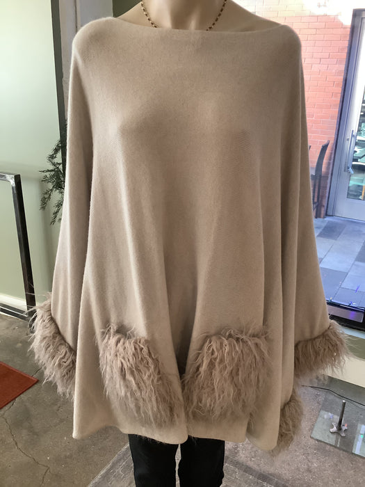 Cashmere Poncho with Sheep Blue Ruby