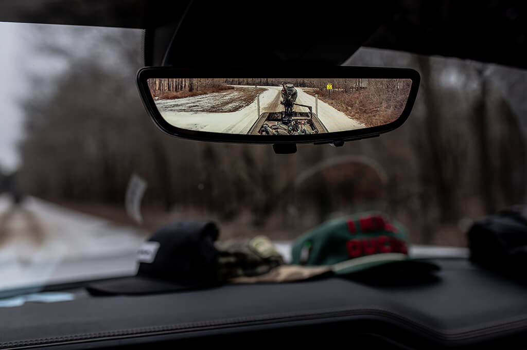 Rear view mirror connected to backup camera for excellent visibility