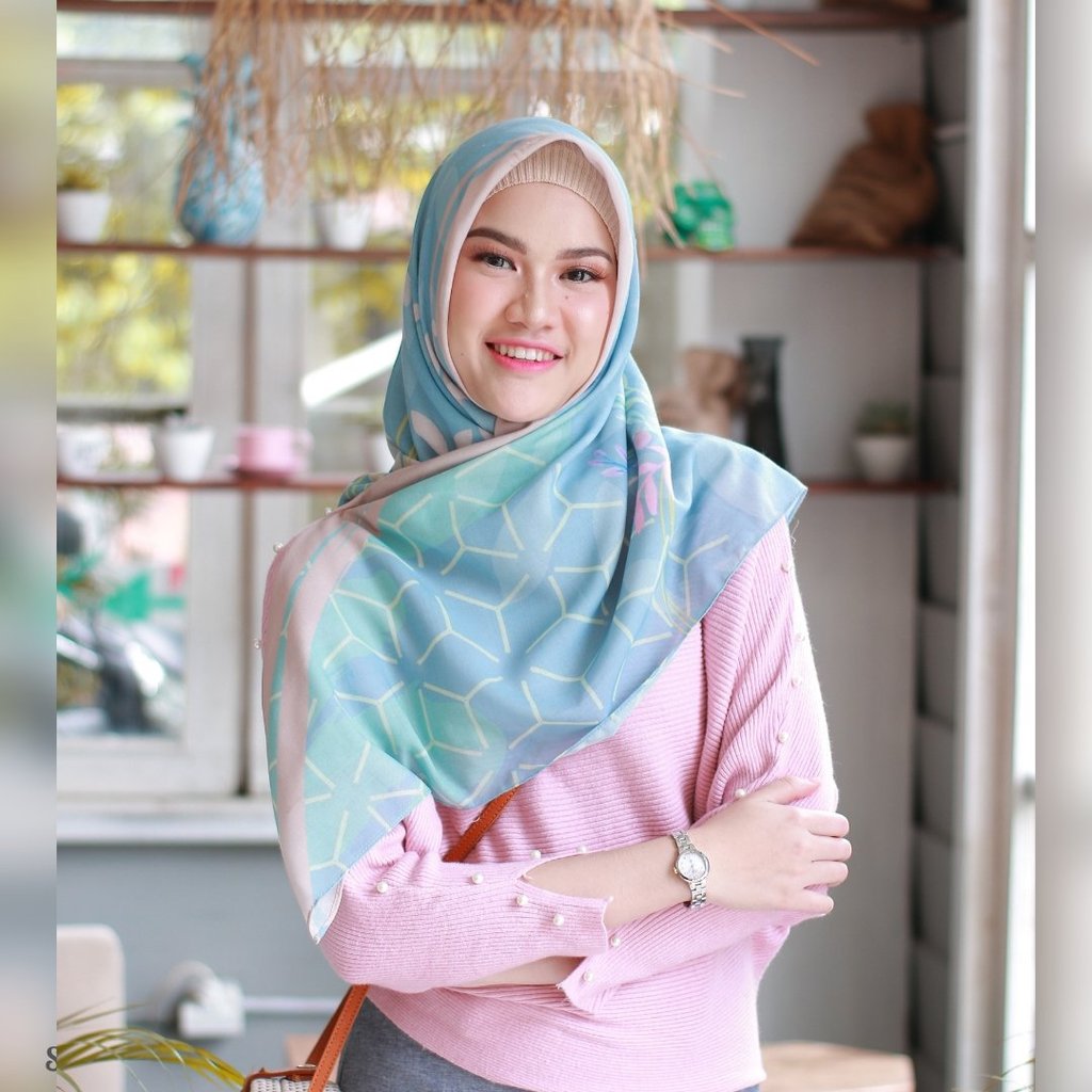 News Tagged Segiempat Aurum Voal Hijab Wanita Cantik