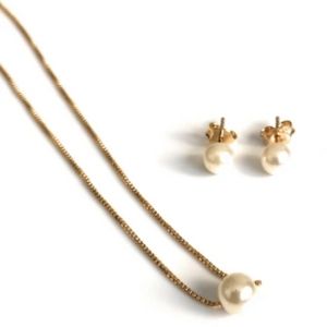 Minimalist Pearl and Necklace Set