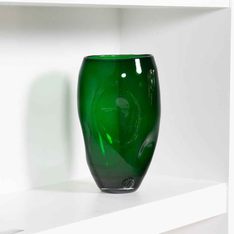 maat Okkernoot Laboratorium Helena Vase Smaragd | Modern Relik
