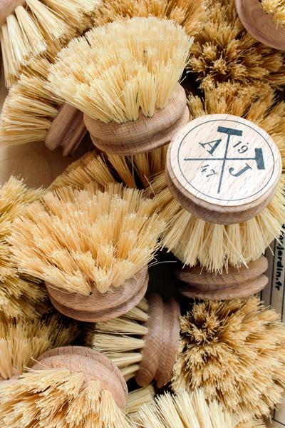 Dish Brush - Wooden & Eco-Friendly Dish Brush - The Earthling Co.